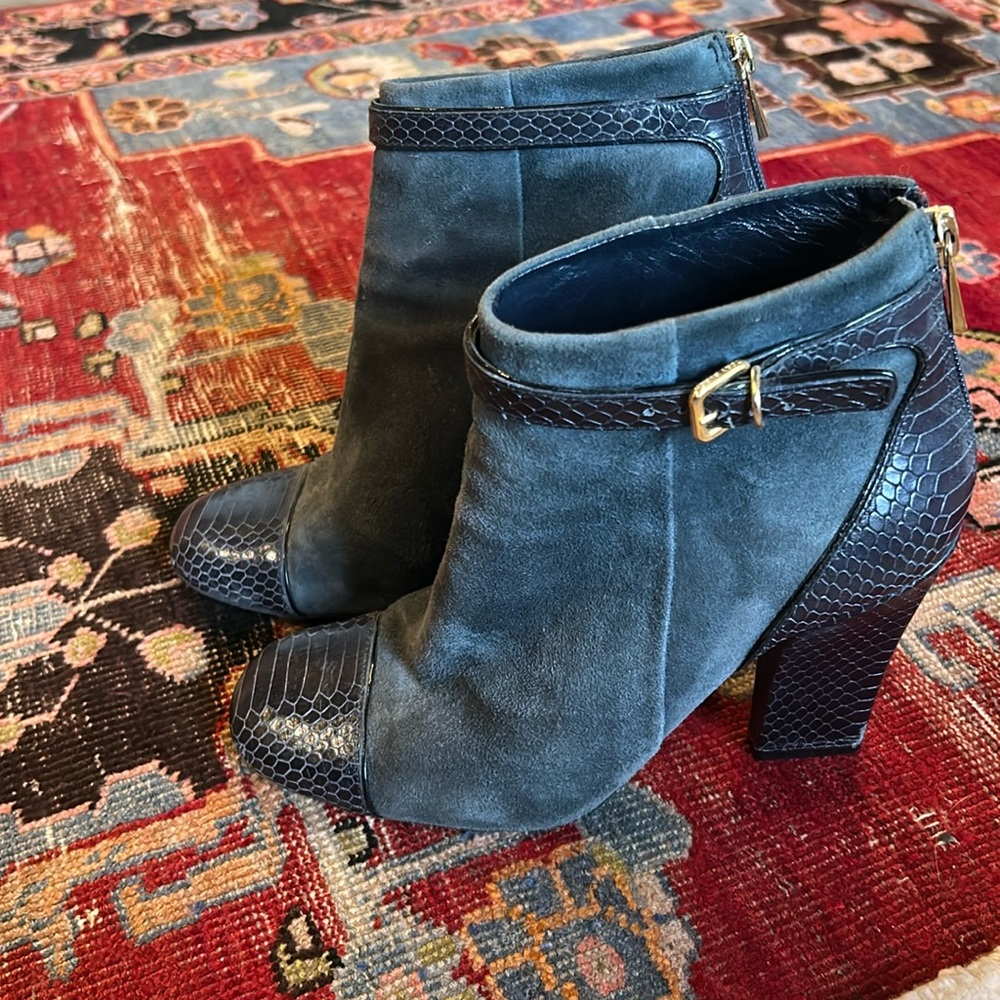 Tory Burch Gracie Suede Navy Ankle Boots Embossed Alligator Leather Heeled 8.5